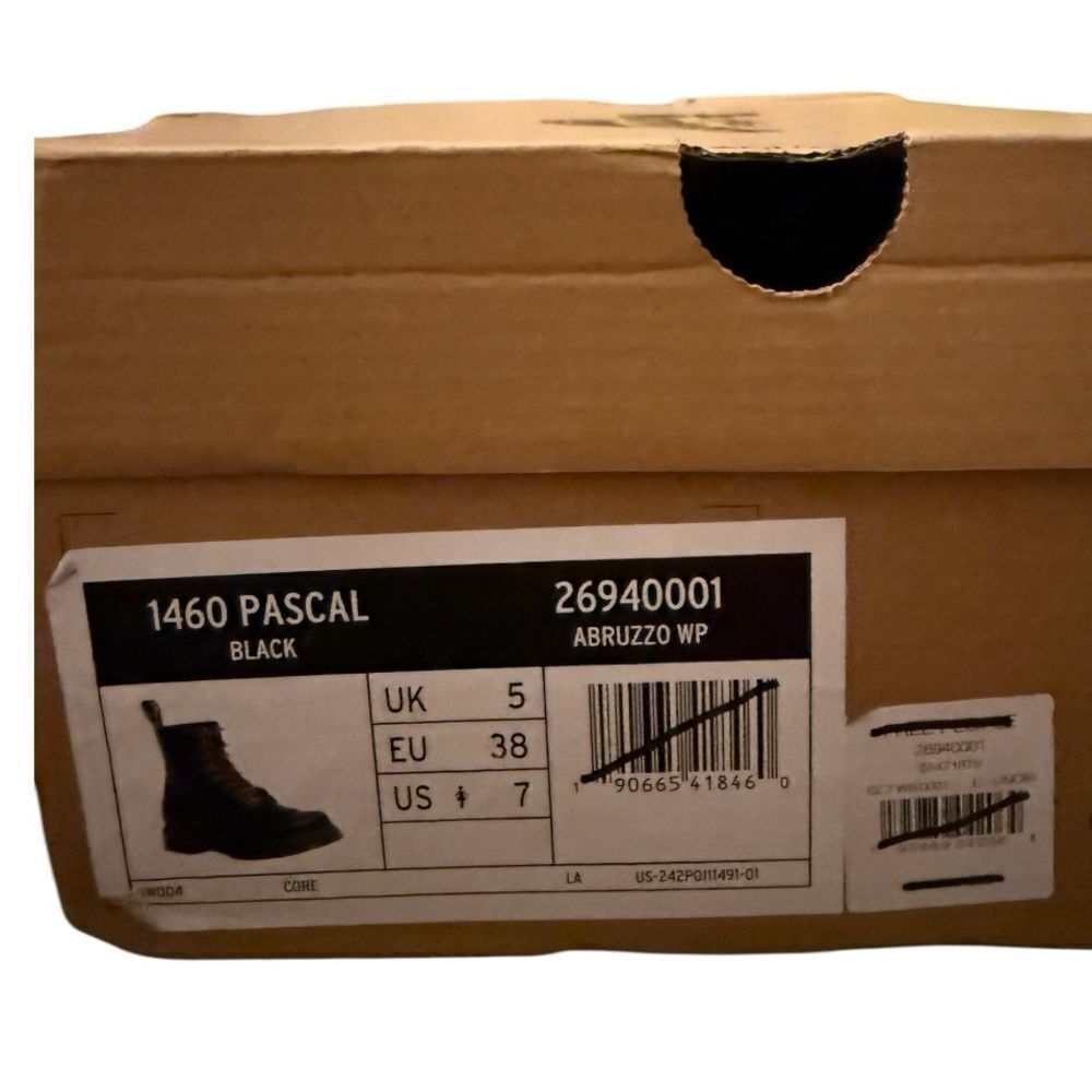 Dr. Martens 1460 Pascal Abruzzo
Boots. BNWT black classic boots. Size 7. - Picture 6 of 12